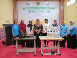 Pj Ketua TP PKK Dya Sugito Serahkan Mesin Jahit ke Lapas Perempuan Kelas III Pangkalpinang