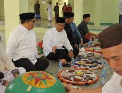 Momen Maulid Nabi Muhammad SAW, Pj Gubernur Sugito “Makan Bedulang” Bersama Masyarakat Desa Kemuja