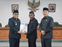 Pj Bupati Sampaikan Raperda Perubahan APBD dan Nota Keuangan