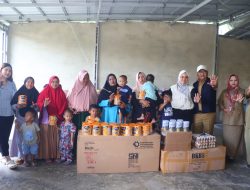 Pj Bupati Bangka Serahkan Bantuan PKMK Yang Terdampak Stunting Di Kecamatan Mendo Barat