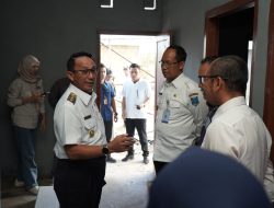Pj Gubernur Babel Tinjau RTLH Suku Sawang Beltim