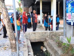 Gotong Royong Bersih Lingkungan Sekitar Kelurahan Gedung Nasional, Pj Wako Pangkalpinang Budi Utama Ajak Seluruh Pegawai Kembali Giatkan Jumpa Berlian