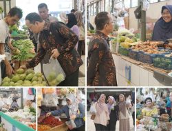 Jadi Rutinitas Awal Bulan, Algafry dan Pegawai Bateng Berbelanja Bersama di Pasar Tradisional