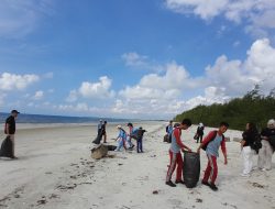 Aksi Bersih Pantai Lalang Manggar, Semarakan Hari Pariwisata Dunia