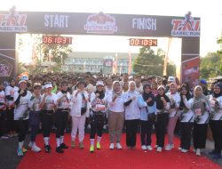 Pj Ketua TP PKK Dya Sugito Lari Bersama Ribuan Pelari di TNI Babel Run 2024