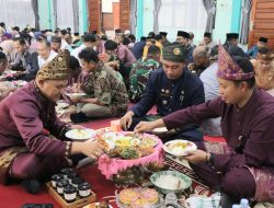 Makan Bedulang, Wujud Rasa Syukur Suksesnya Peringatan Hari Jadi Kota Manggar