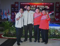 Pasangan Calon Bupati dan Wakil Kompak Saling Pelukan