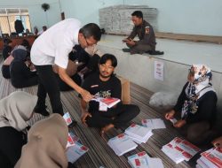 KPU Beltim Libatkan Puluhan Petugas Sortir dan Lipat Surat Suara