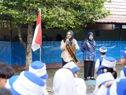 Tanamkan Nilai Cinta Tanah Air Sejak Dini, Bunda PAUD Apresiasi Anak PAUD Ceria jadi Petugas Upacara Bendera – Pemerintah Kota Pangkalpinang