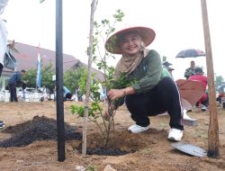 Pj Ketua TP PKK Dya Sugito Turut Meriahkan HUT Babel ke-24 dengan Tanam Pohon