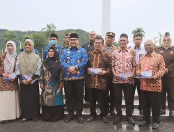 Pemberian Penghargaan Satya Lancana Karya Satya dan pemberian tali asih kepada ASN Purna Bakti Tahun 2024, Senin (2/12/2024)