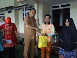 Pembagian Sembako Menyambut Bulan Suci Ramadhan Tahun 1446 H, Selasa (25/2/2025) di Rumah Dinas Sekda.