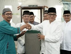 Pemkab Belitung Berikan Bantuan Prasarana Untuk Masjid At-thohiroh Desa Terong