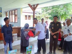 Distribusi Bantuan Paket Sembako Untuk Masyarakat Miskin, Rabu (26/03/25) di Aula Kantor Dinas Sosial