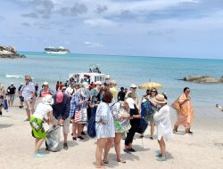 Kapal Pesiar Ponant Cruise, Merapat di Pantai Parai Tenggiri