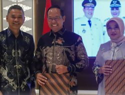 Serah terima Memori Jabatan dari Pj. Gubernur Babel, Sugito, S. Sos., M.H., kepada Gubernur terpilih, Minggu (20/4/2025)