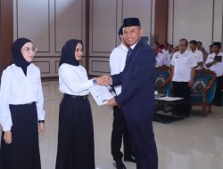 Penyerahan SK CPNS yang lulus pada tahap seleksi tahun 2024, Rabu (30/04/2025) bertempat di Gedung Pertemuan GRHA Maras
