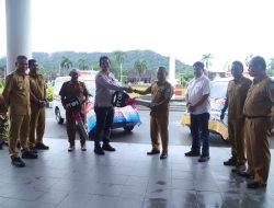 Penyerahan Bantuan Mobil Ambulan untuk Desa Cit dan Desa Deniang, dari PT. Cinta Mapur Indonesia dan Mitra Persada Resource, Selasa (15/04/25) di Halaman Kantor Bupati Bangka.