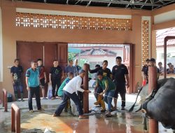 Pemotongan Hewan Kurban Idul Adha 1446 H di halaman belakang Rumah Dinas Bupati Bangka, pada Minggu (08/6/2024).