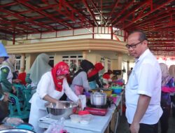 Meriahkan HUT ke 80 RI, DWP Kabupaten Bangka Gelar Lomba membuat Pempek dan Menghias Tumpeng