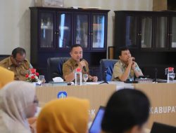 Rakor Membahas Rencana Aksi 9 Langkah Konkret Percepatan Pertumbuhan Ekonomi Daerah,di Ruang Rapat Parai Tenggiri, Selasa (16/09/2025).