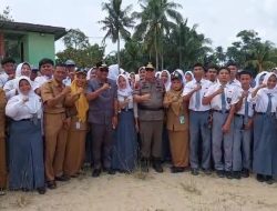 Siswa SMK Perikanan Selat Nasik Antusias Sambut Kedatangan Gubernur Hidayat