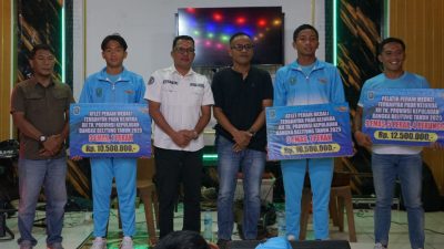 Atlet dan Pelatih Peraih Medali Di Kejurda Pelajar XII Terima Bonus Dari Pemkab Belitung