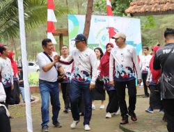 Peringatan HKN ke-61 dan HUT ke 55 RSUD Depati Bahrin Sungailiat di Pantai Cemara, Air Anyir, Merawang, Minggu (16/11/2025)