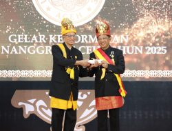 Mendagri Tito Terima Gelar Kehormatan \”Petua Panglima Hukom\” dari Lembaga Wali Nanggroe Aceh